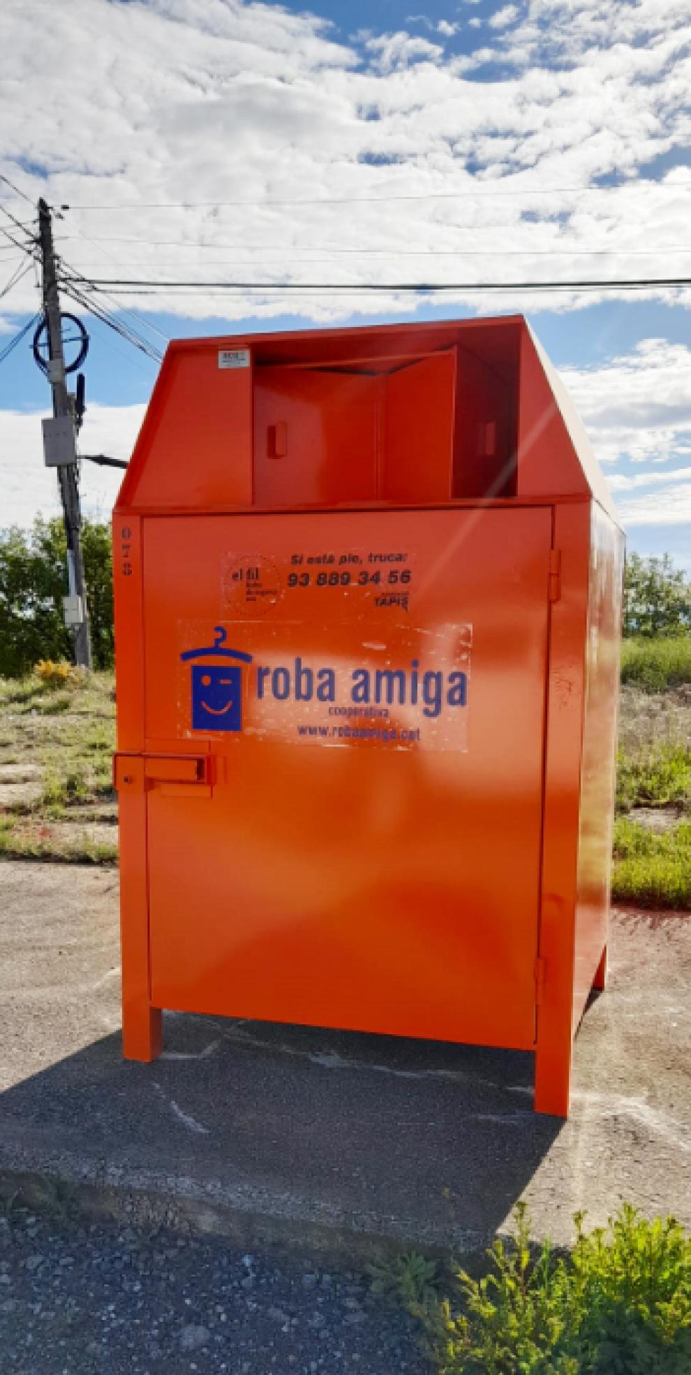 S'han instal·lat nous contenidors de roba a Olost i a Santa Creu de Jutglar